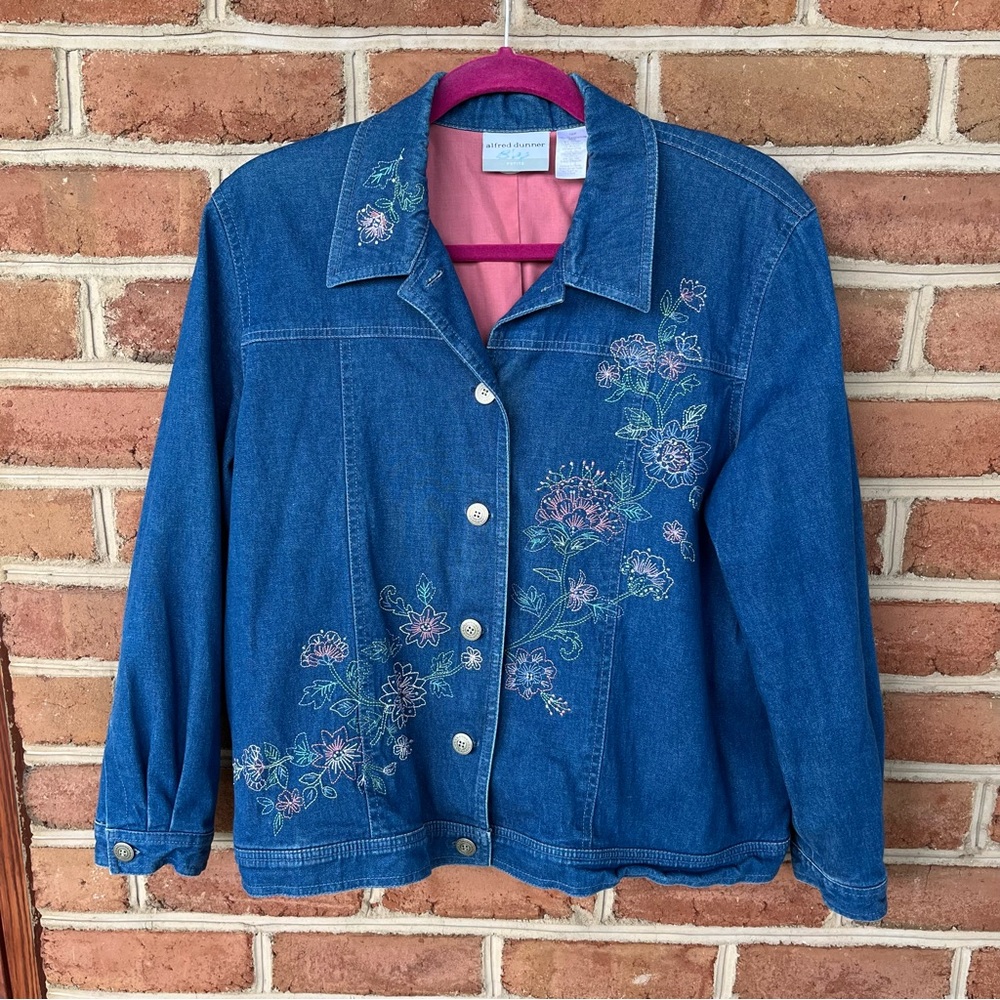 Denim jean jacket with floral embroidery. Alfred Dunner